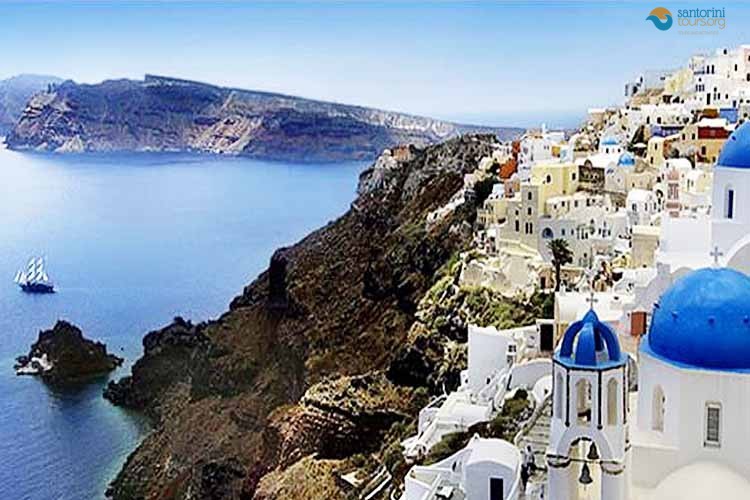 the caldera and Oia seen on a santorini day trip from crete