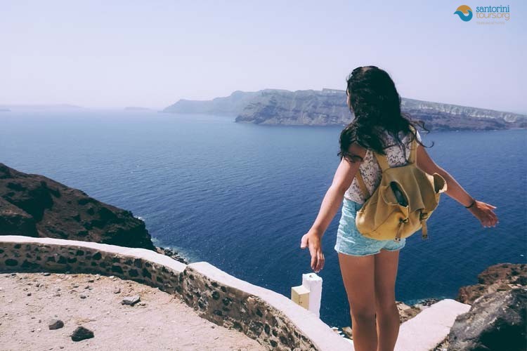 5-reasons-travelers-love-santorini-island-1
