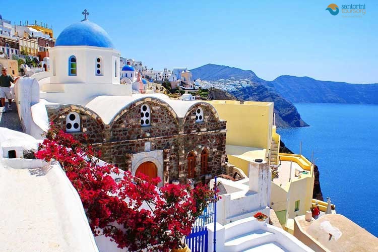 SPRING DESTINATIONS WHY SANTORINI IS AT THE TOP OF THE LIST