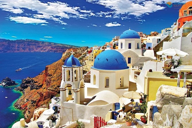 5-places-you-should-see-in-Santorini