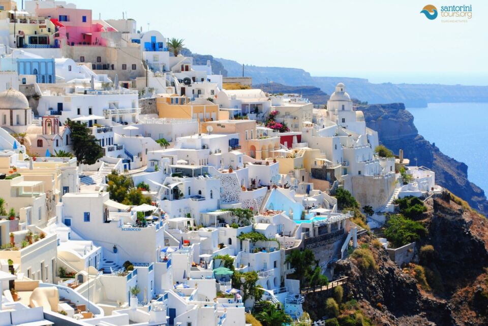 Do-you-want-to-visit-Santorini-come-in-summer-2022