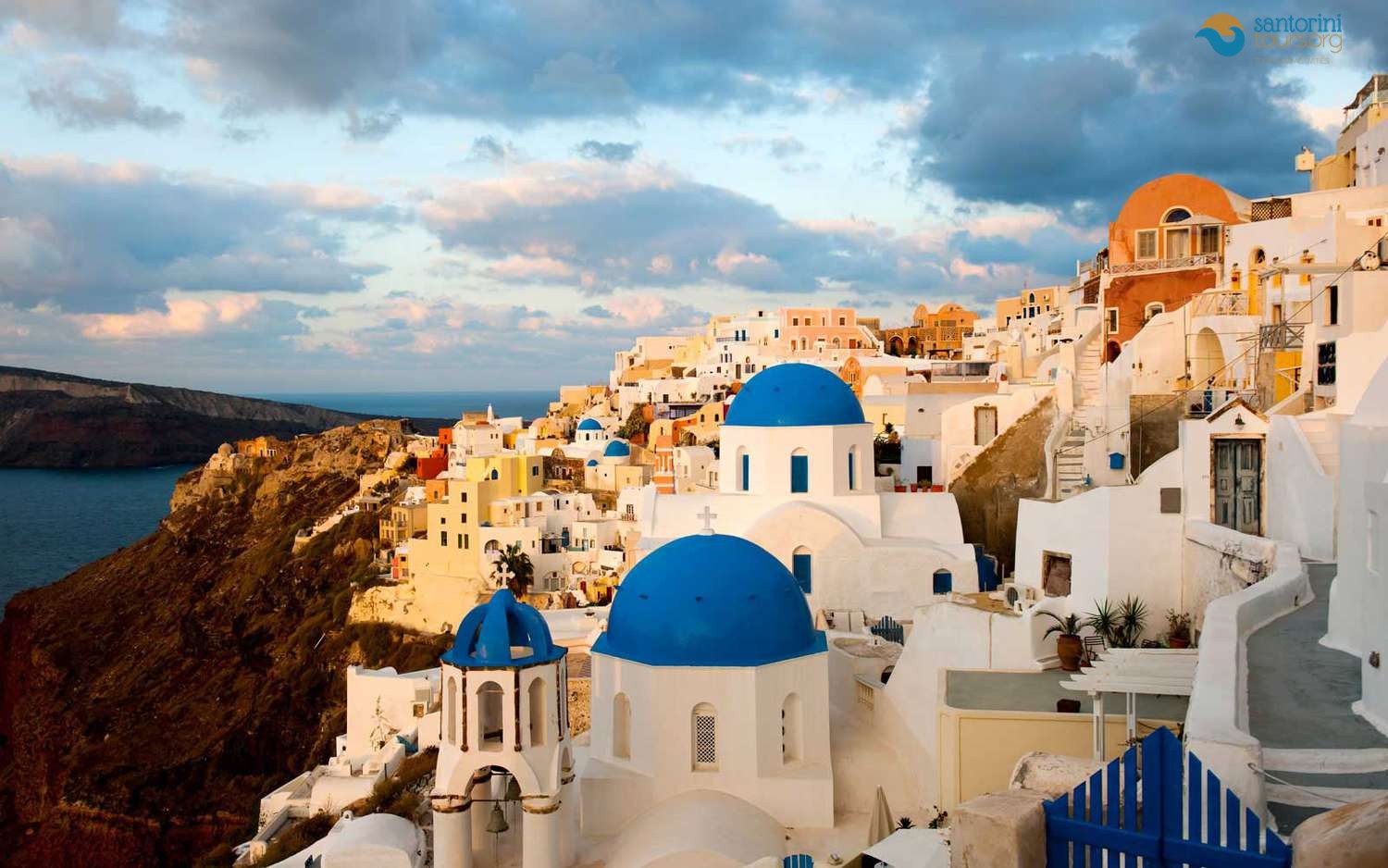Why-should-you-come-to-Santorini in-2023