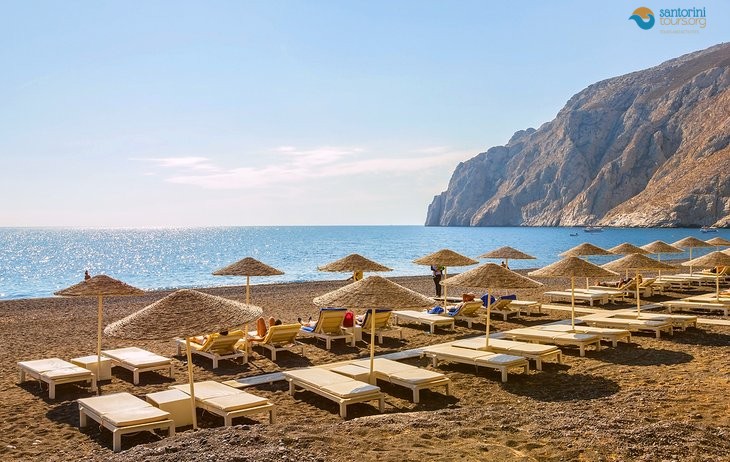 9-beaches-you-should-swim-in-Santorini-2023