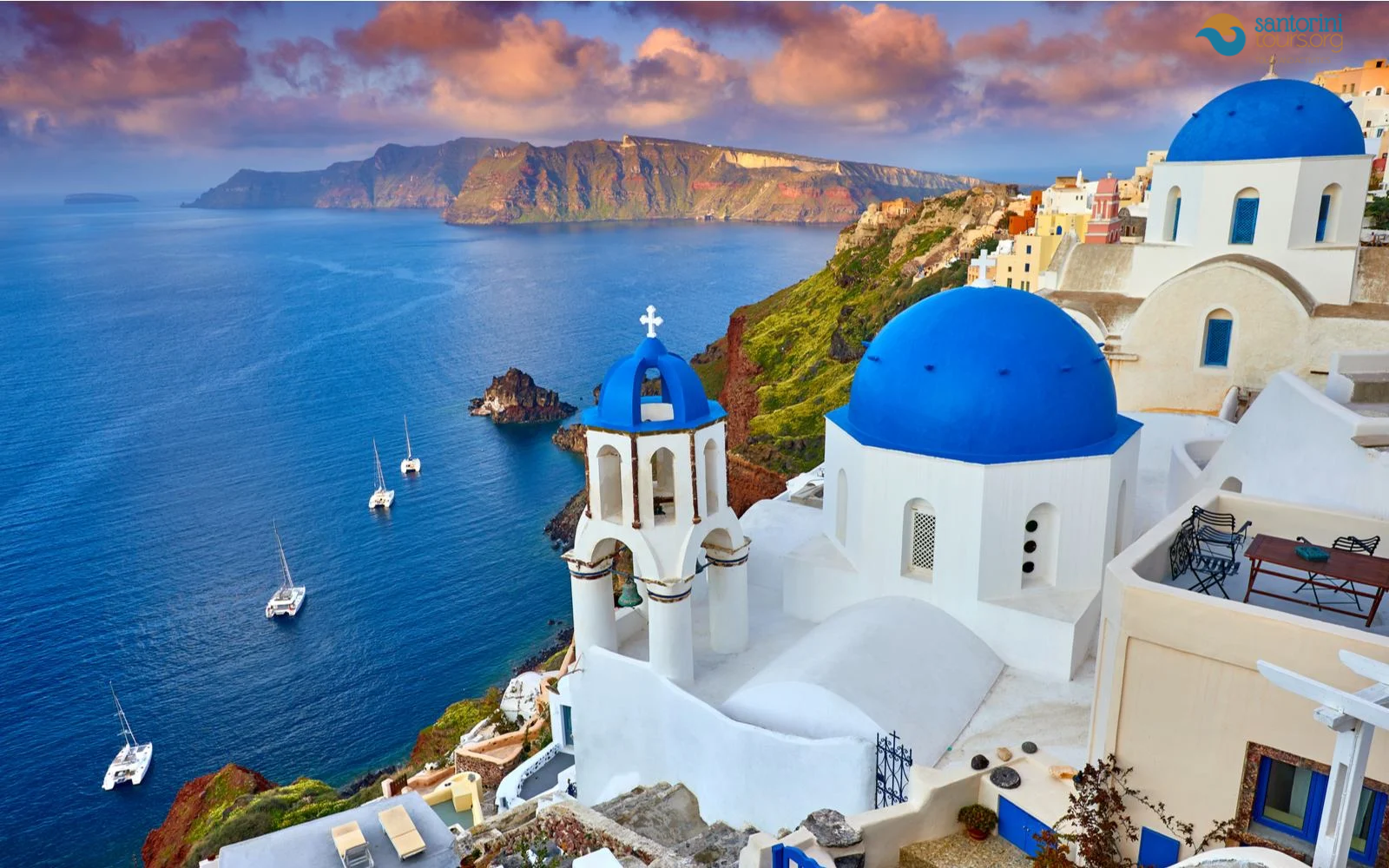 What-you-can-see-in-Santorini-in-August-2023