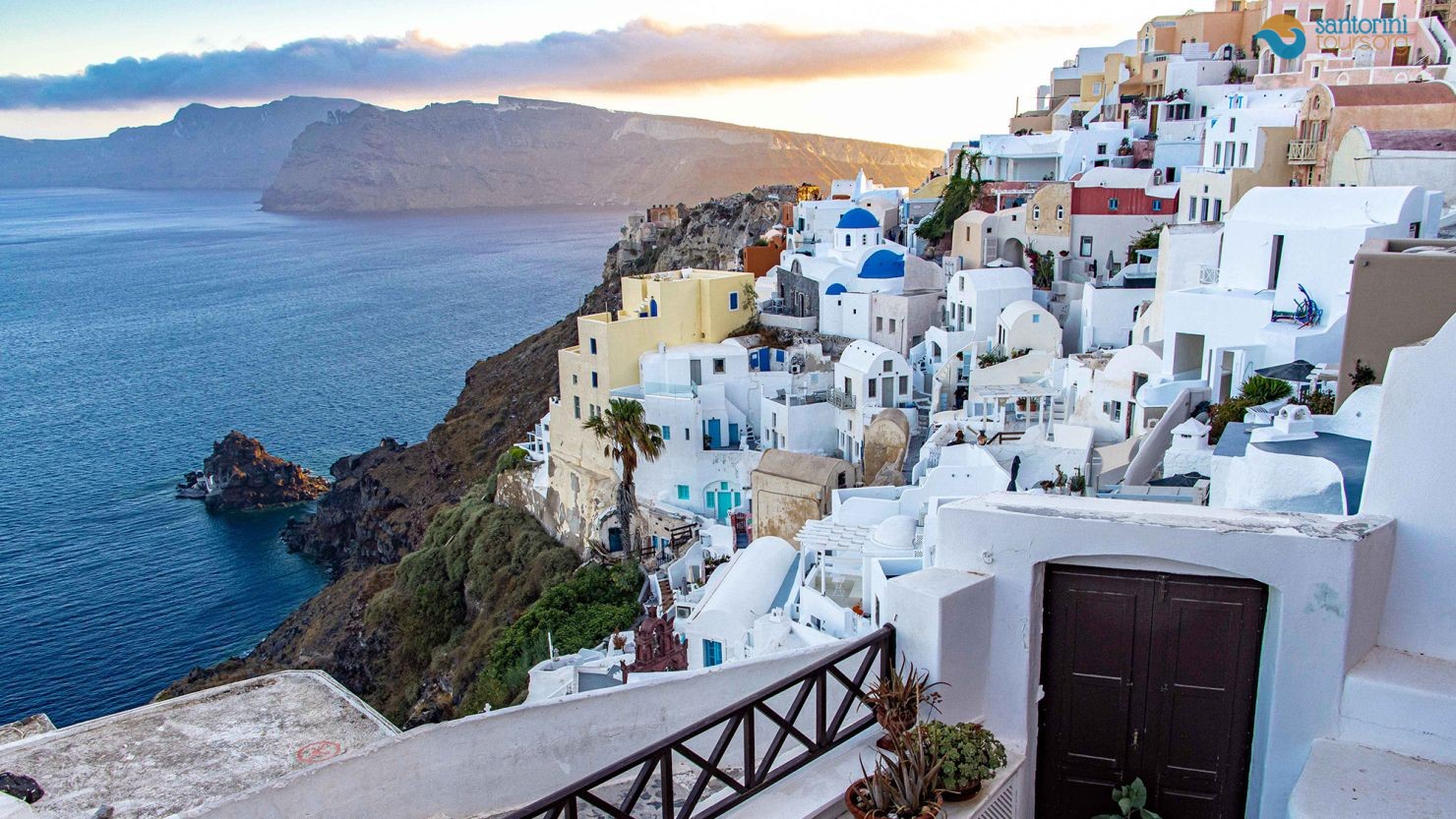 Santorini-an-island-with-incredible-charm