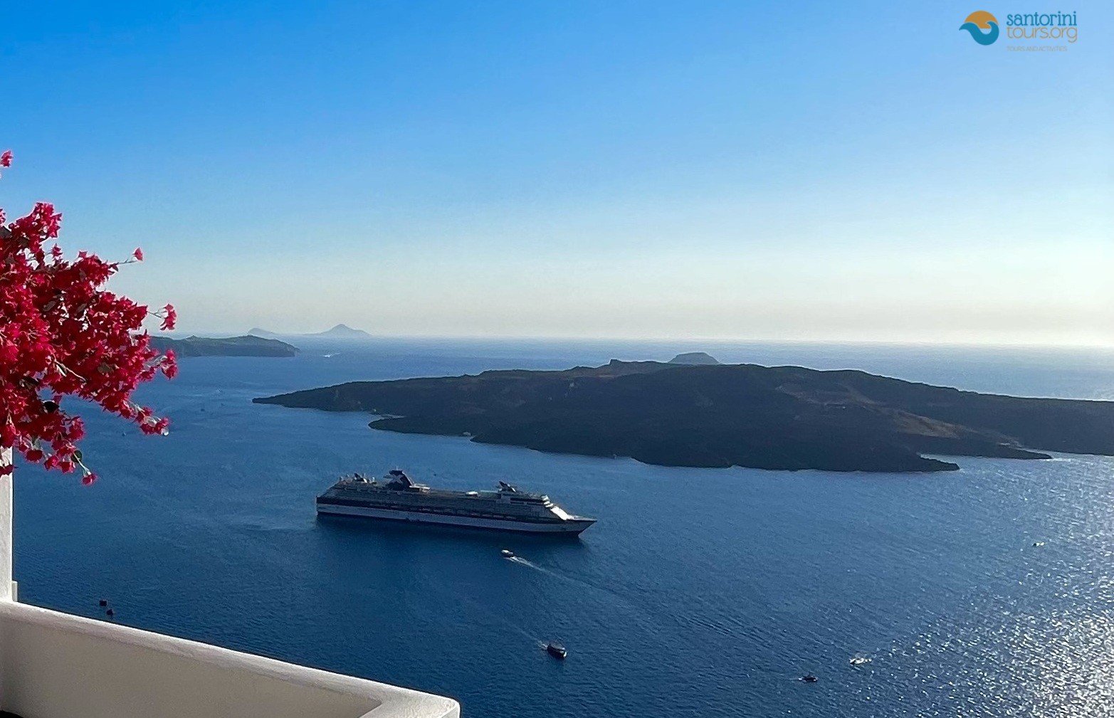 3-1-things-you-must-see-in-a-Santorini-tour