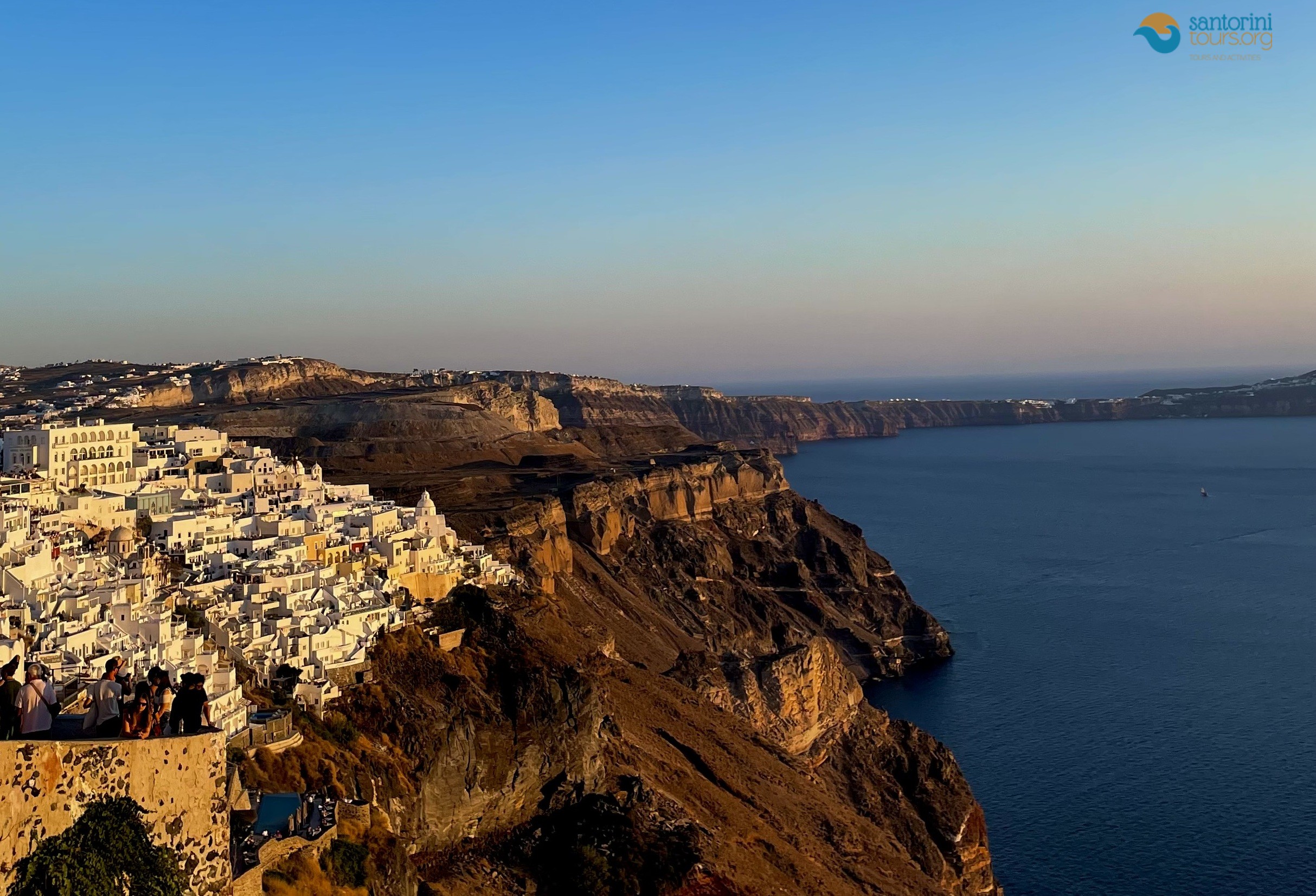 5-1 reasons-to-visit-Santorini-in-fall-2024