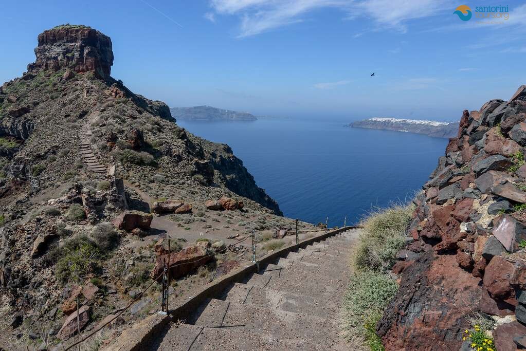 the stepped path to Skaros Rock on santorini walking tours