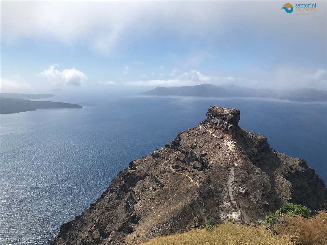 Skaros rock santorini: the headland and path below Imerovigli in the caldera